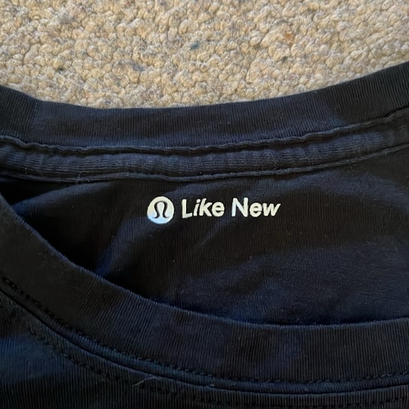 Lululemon top *no size* - Picture 2 of 3
